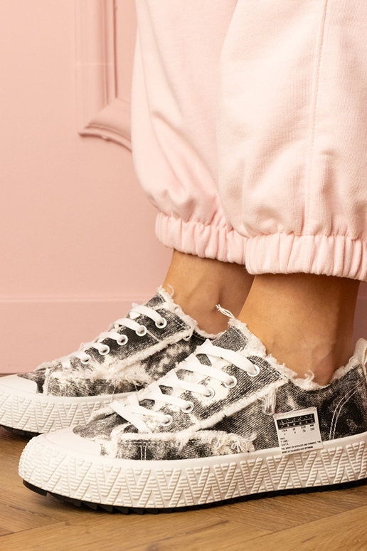 Juodi moteriški sportbačiai Bellina