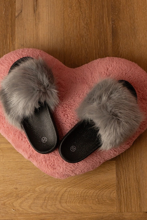 Pilkos vaikiškos šlepetės su kailiuku...