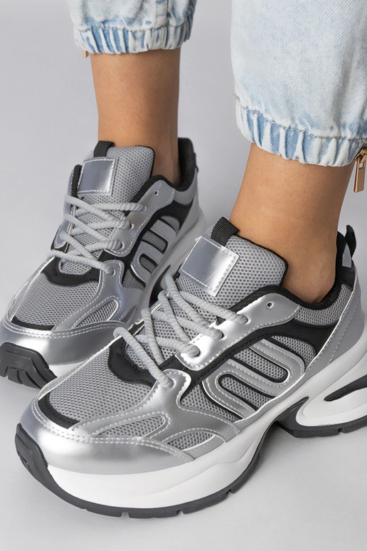 Sidabriniai klasikiniai aukštakulniai...