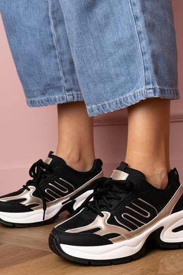 Juodi moteriški sportbačiai...