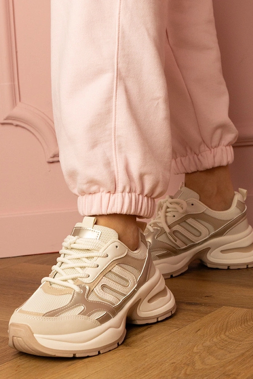 Smėlio spalvos moteriški sportbačiai... Smėlio spalvos moteriški sportbačiai...