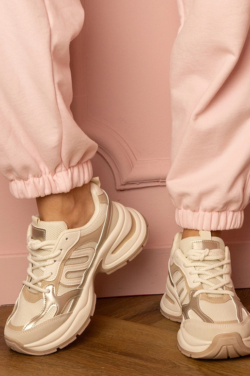 Smėlio spalvos moteriški sportbačiai... Smėlio spalvos moteriški sportbačiai...