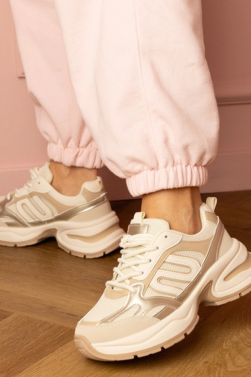 Smėlio spalvos moteriški sportbačiai... Smėlio spalvos moteriški sportbačiai...