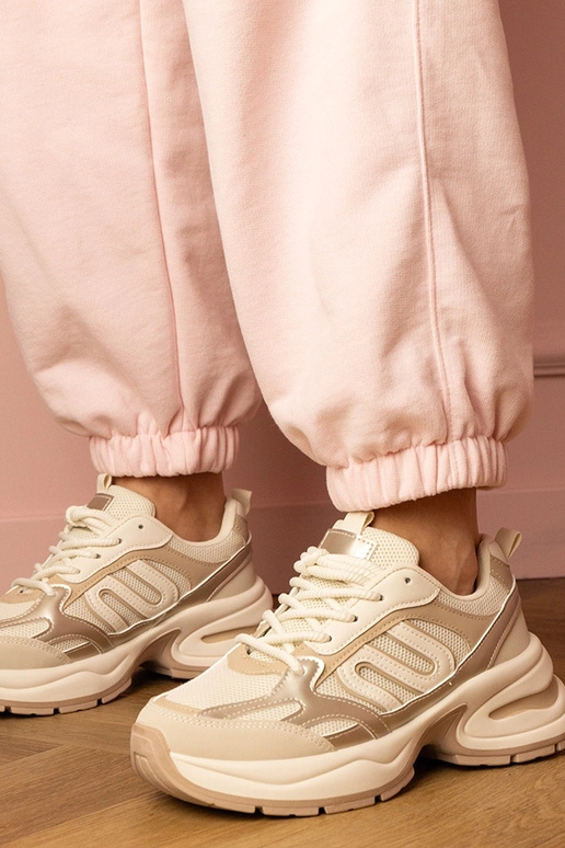 Smėlio spalvos moteriški sportbačiai... Smėlio spalvos moteriški sportbačiai...