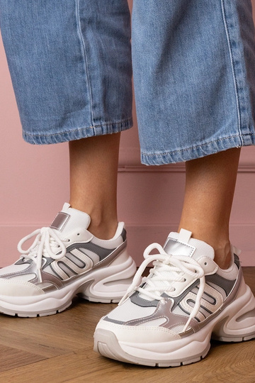 Balti moteriški sportbačiai...