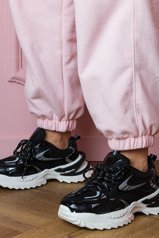 Juodi moteriški sportbačiai ant... Juodi moteriški sportbačiai ant...