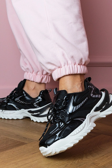 Juodi moteriški sportbačiai... 2