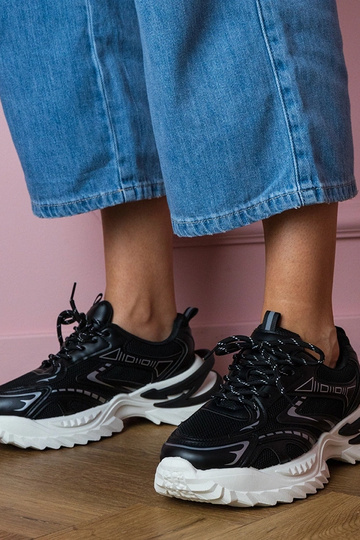 Juodi moteriški sportbačiai...