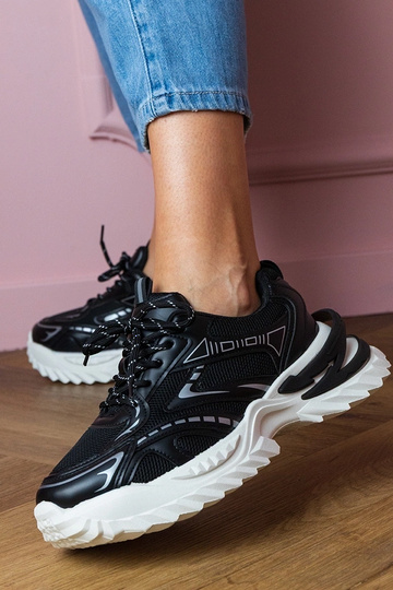 Juodi moteriški sportbačiai... 2