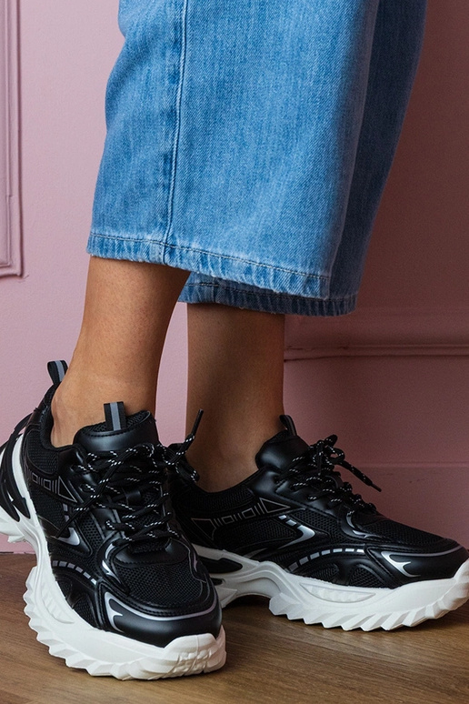 Juodi moteriški sportbačiai ant... Juodi moteriški sportbačiai ant...