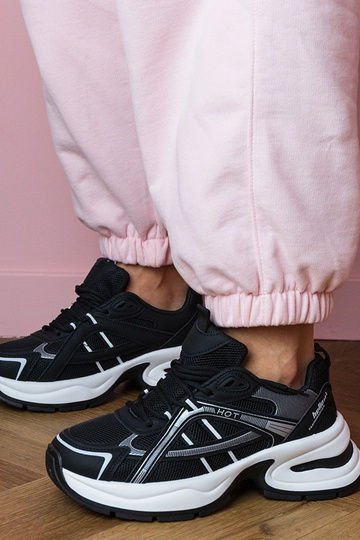 Juodi moteriški sportbačiai... 2