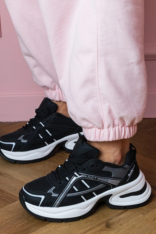 Juodi moteriški sportbačiai ant... Juodi moteriški sportbačiai ant...