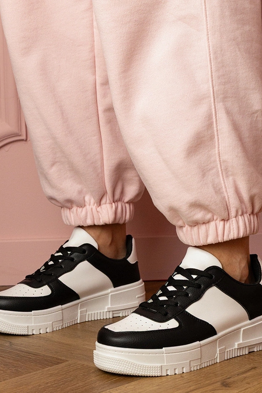 Juodi moteriški sportbačiai ant... Juodi moteriški sportbačiai ant...