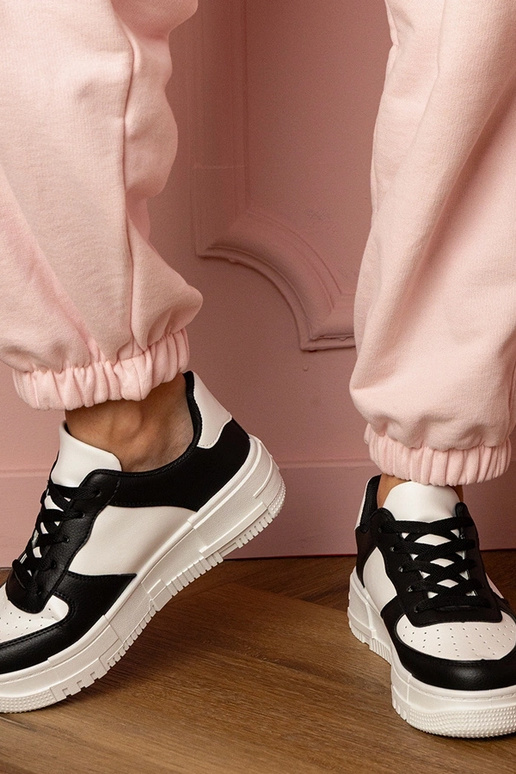 Juodi moteriški sportbačiai ant... Juodi moteriški sportbačiai ant...