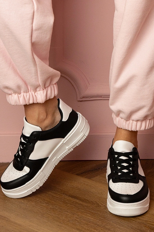 Juodi moteriški sportbačiai ant... Juodi moteriški sportbačiai ant...