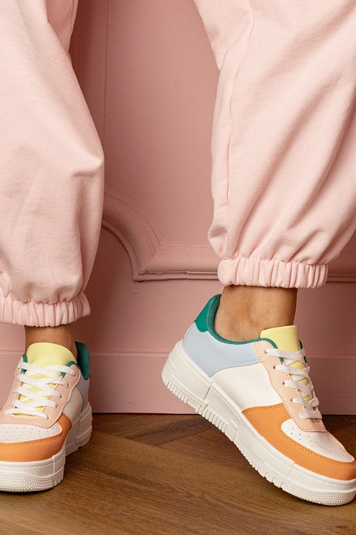 Oranžiniai moteriški sportbačiai ant... Oranžiniai moteriški sportbačiai ant...