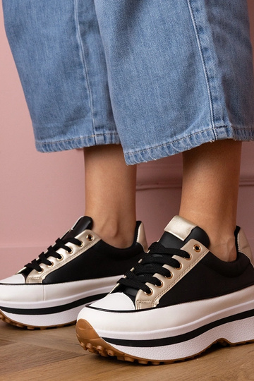 Juodi moteriški sportbačiai...