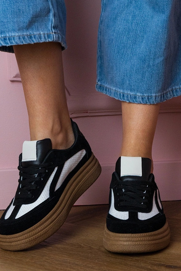 Juodi moteriški sportbačiai...