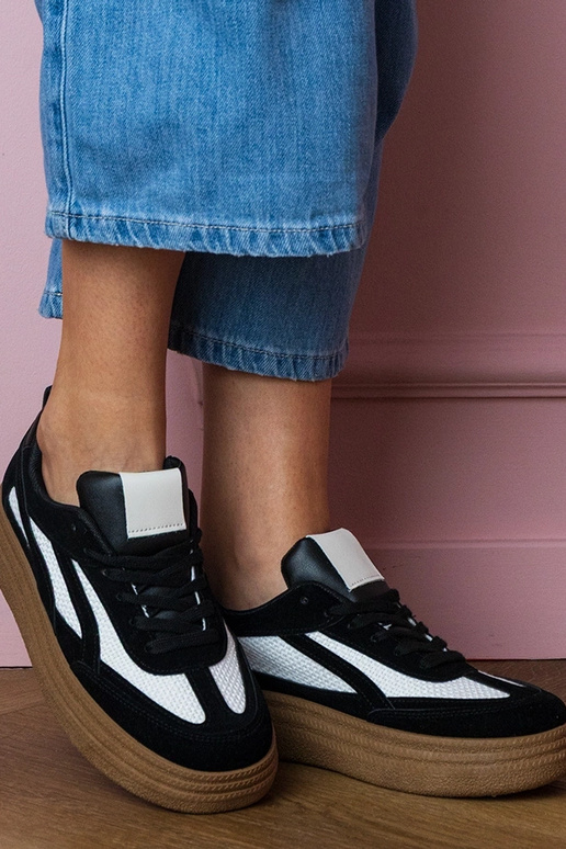 Juodi moteriški sportbačiai ant... Juodi moteriški sportbačiai ant...