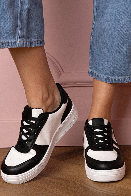 Juodi moteriški sportiniai bateliai... Juodi moteriški sportiniai bateliai...