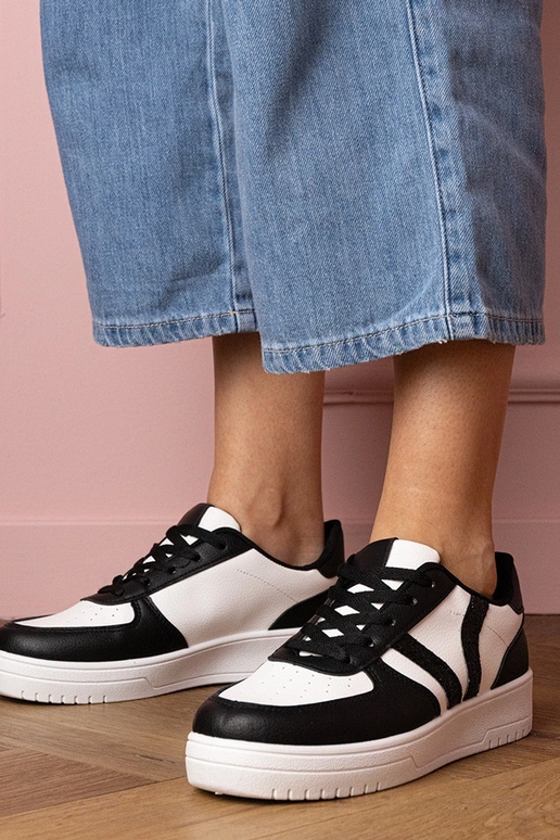 Juodi moteriški sportiniai bateliai... Juodi moteriški sportiniai bateliai...