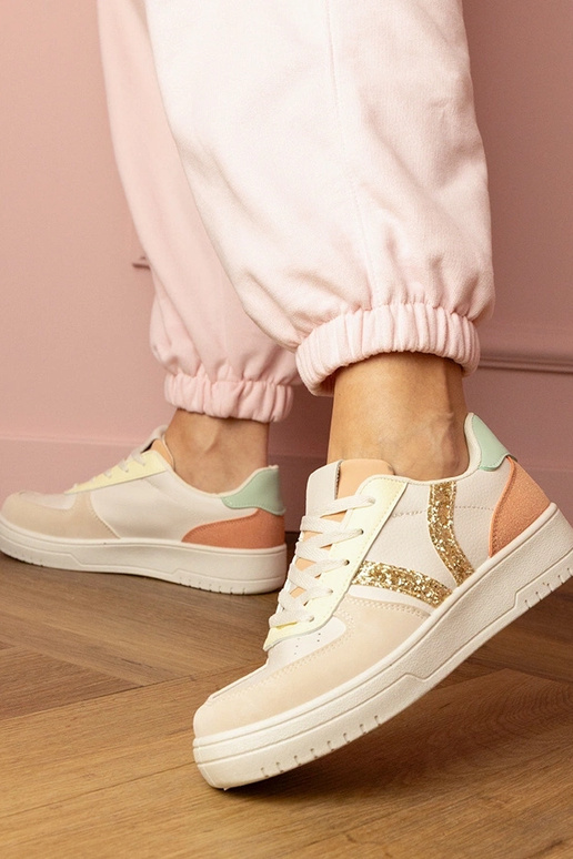 Smėlio spalvos moteriški sportiniai... Smėlio spalvos moteriški sportiniai...