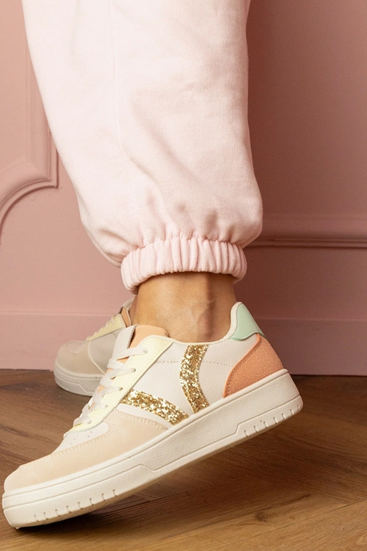 Smėlio spalvos moteriški sportiniai... Smėlio spalvos moteriški sportiniai...