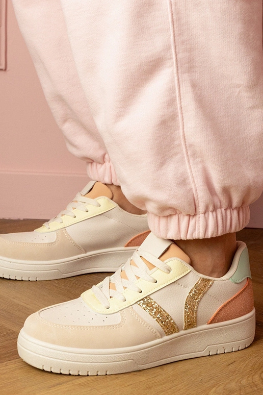 Smėlio spalvos moteriški sportiniai... Smėlio spalvos moteriški sportiniai...