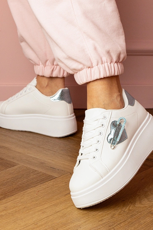 Balti moteriški sportbačiai su... Balti moteriški sportbačiai su...