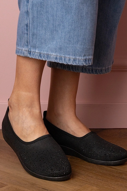 Juodos moteriškos sportinės basutės...