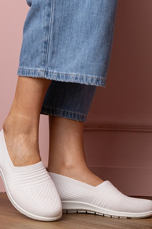 Baltos moteriškos sportinės basutės... Baltos moteriškos sportinės basutės...