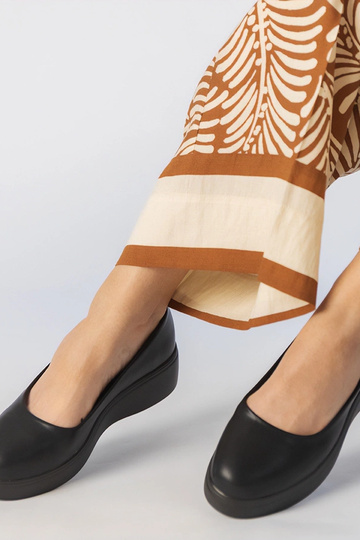 Juodi pusbačiai ant...