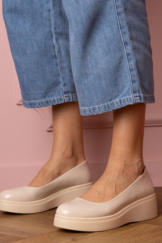 Smėlio spalvos lakuoti moteriški...