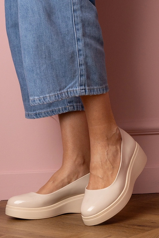 Smėlio spalvos lakuoti moteriški...