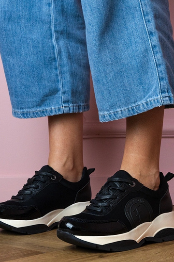 Juodi moteriški sportiniai...