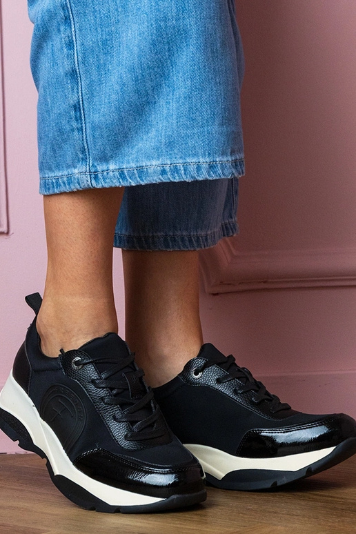 Juodi moteriški sportiniai bateliai... Juodi moteriški sportiniai bateliai...