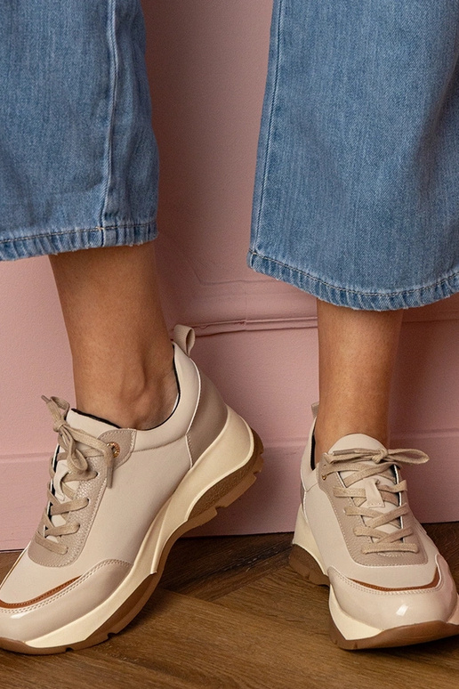 Smėlio spalvos moteriški sportiniai... Smėlio spalvos moteriški sportiniai...