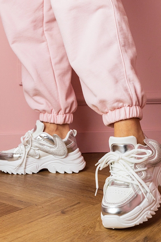 Balti moteriški sportbačiai ant...