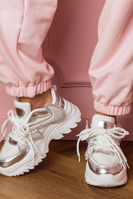 Balti moteriški sportbačiai ant...