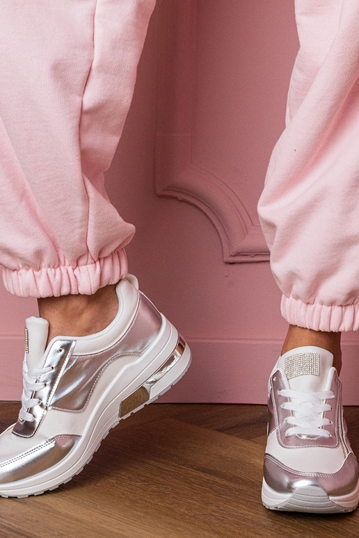 Balti moteriški sportbačiai su... Balti moteriški sportbačiai su...