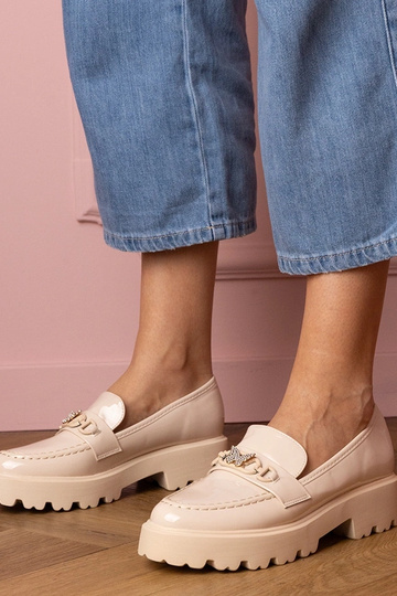 Smėlio spalvos lakuoti...