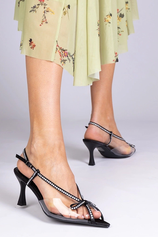 Smėlio spalvos skaidrūs sandalai ant...