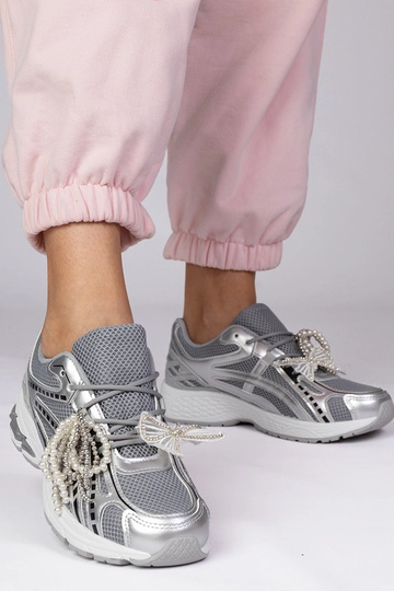 Juodi sportiniai bateliai su nuimamais papuošimais, „Lekrus" 2