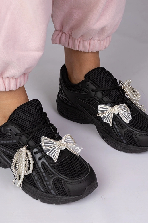 Juodi sportiniai bateliai ant storos...