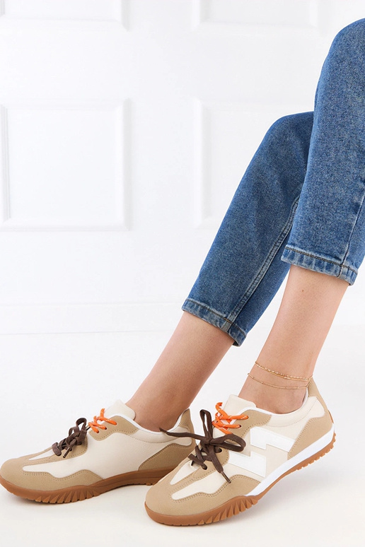 Balti sportiniai bateliai su...