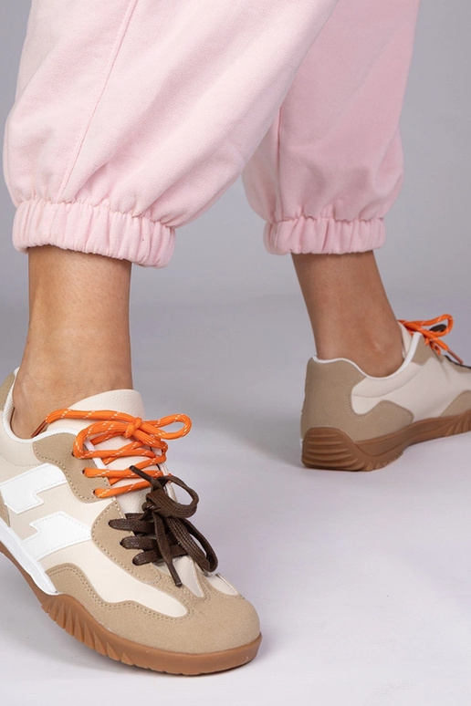 Balti sportiniai bateliai su...