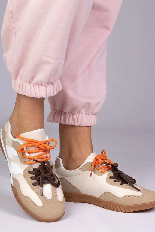 Balti sportiniai bateliai su...