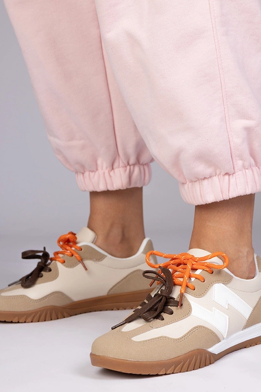 Balti sportiniai bateliai su...