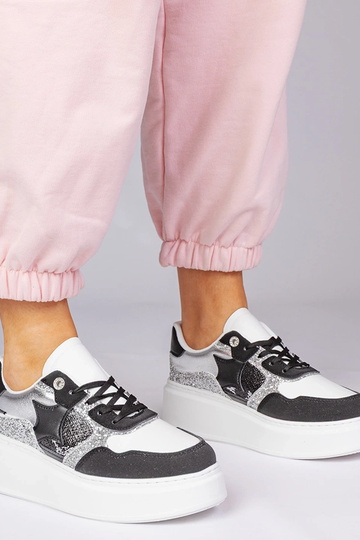 Auksiniai aukštakulniai ant...