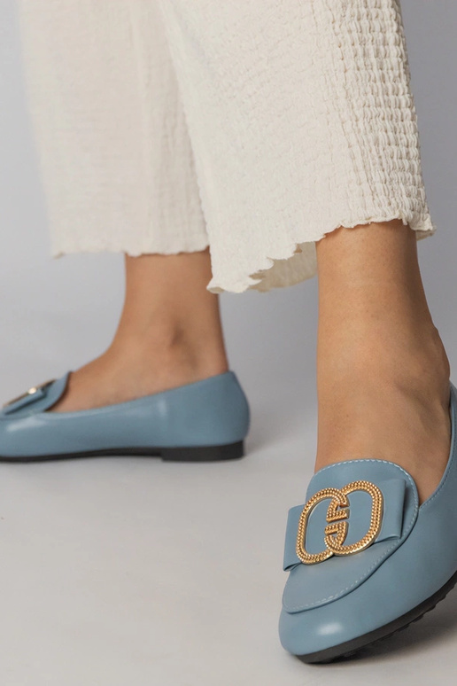 Balti moteriški mokasinai su auksiniu...